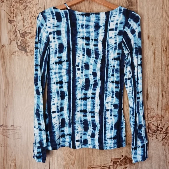 SIX/FIFTY Tie Dye Cut Out Shoulder Top - Picture 4 of 6